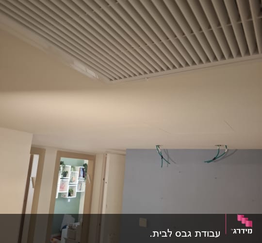 הנמכת תקרת גבס למזגן עם תריס מיזוג ופתח שירות